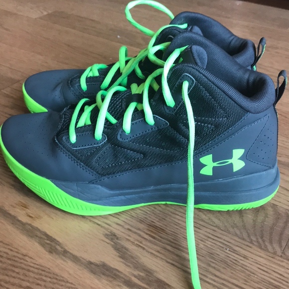 under armour youth jet basketball shoe